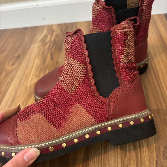 Free People Textile Atlas Chelsea Boot in Burgundy Red Kilim - Picture 9 of 13